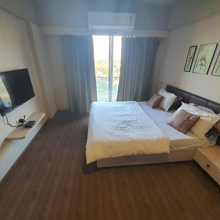 Weekend Address Managed By P.C Homes 苏拉特 外观 照片