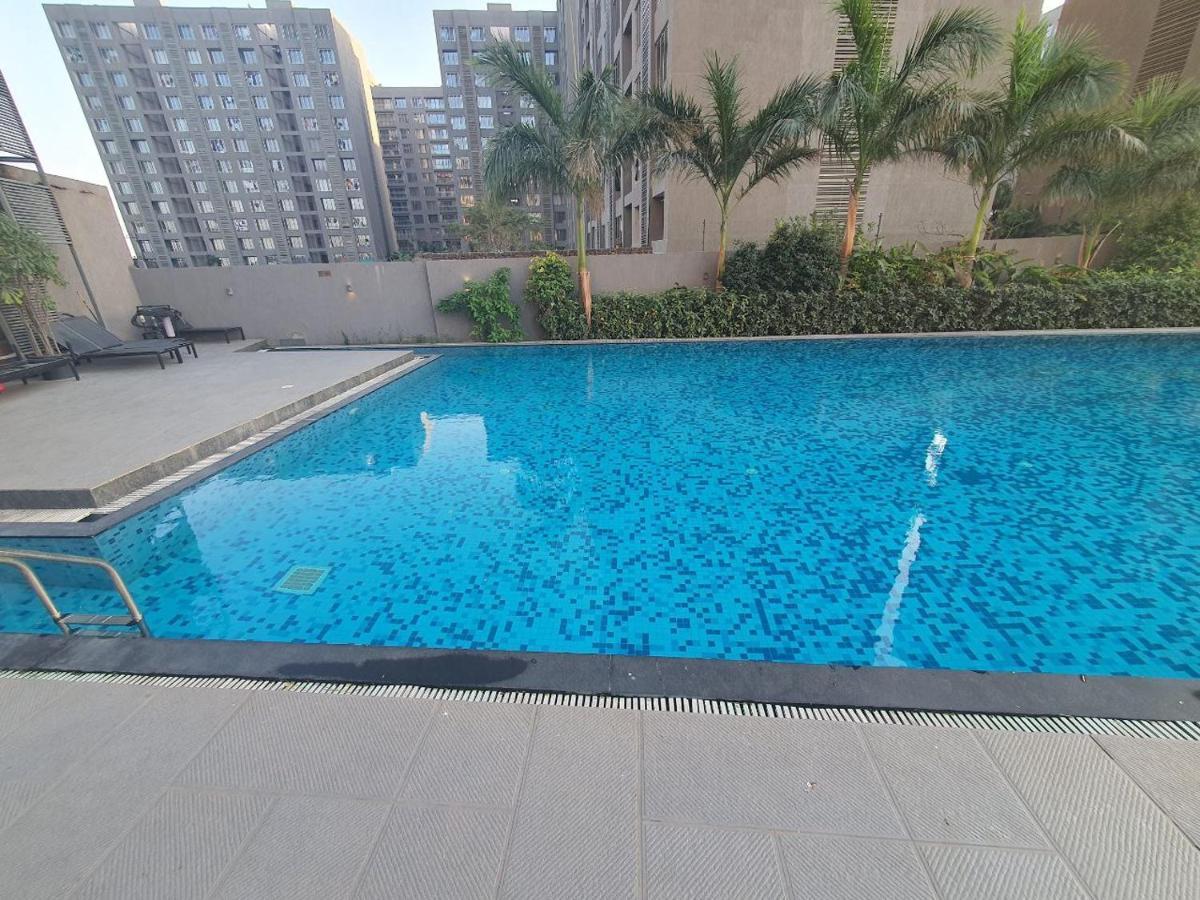 Weekend Address Managed By P.C Homes 苏拉特 外观 照片