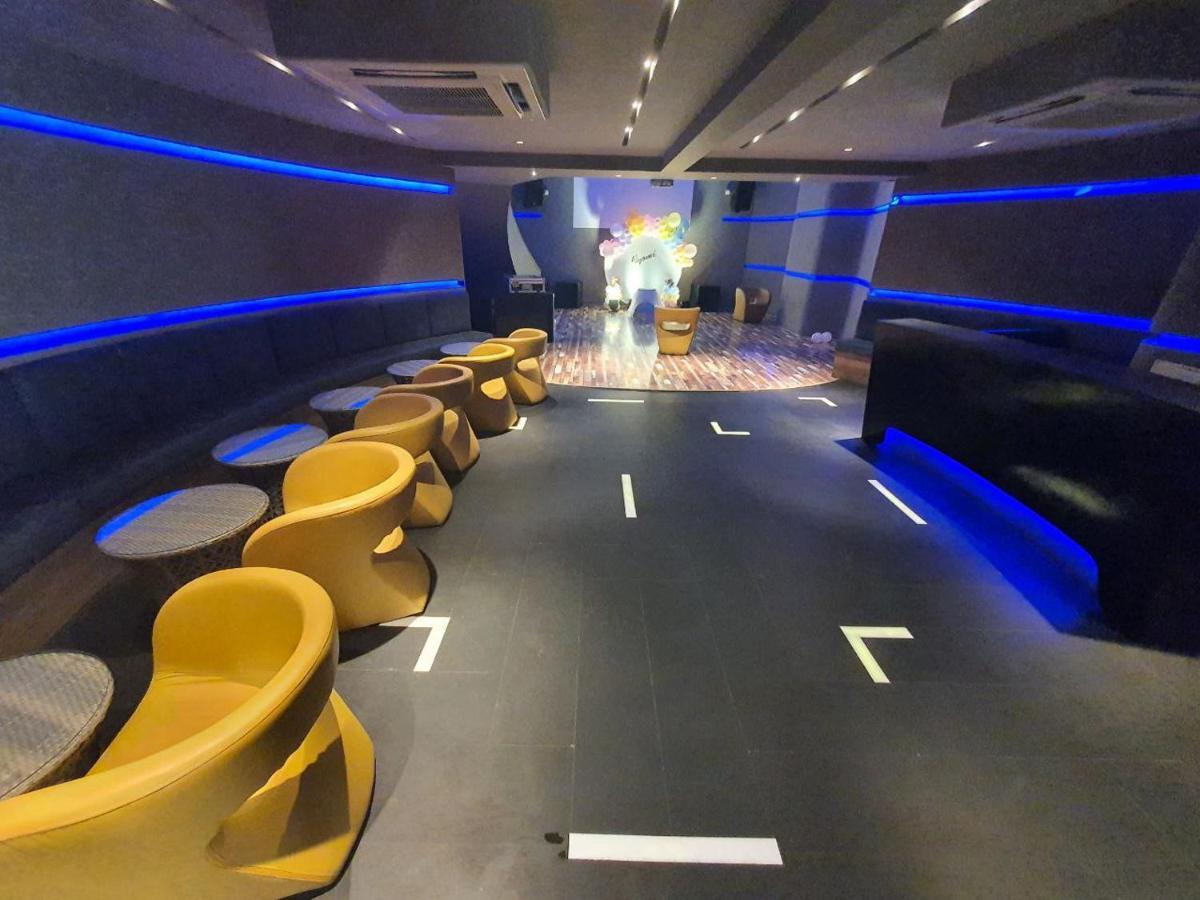 Weekend Address Managed By P.C Homes 苏拉特 外观 照片