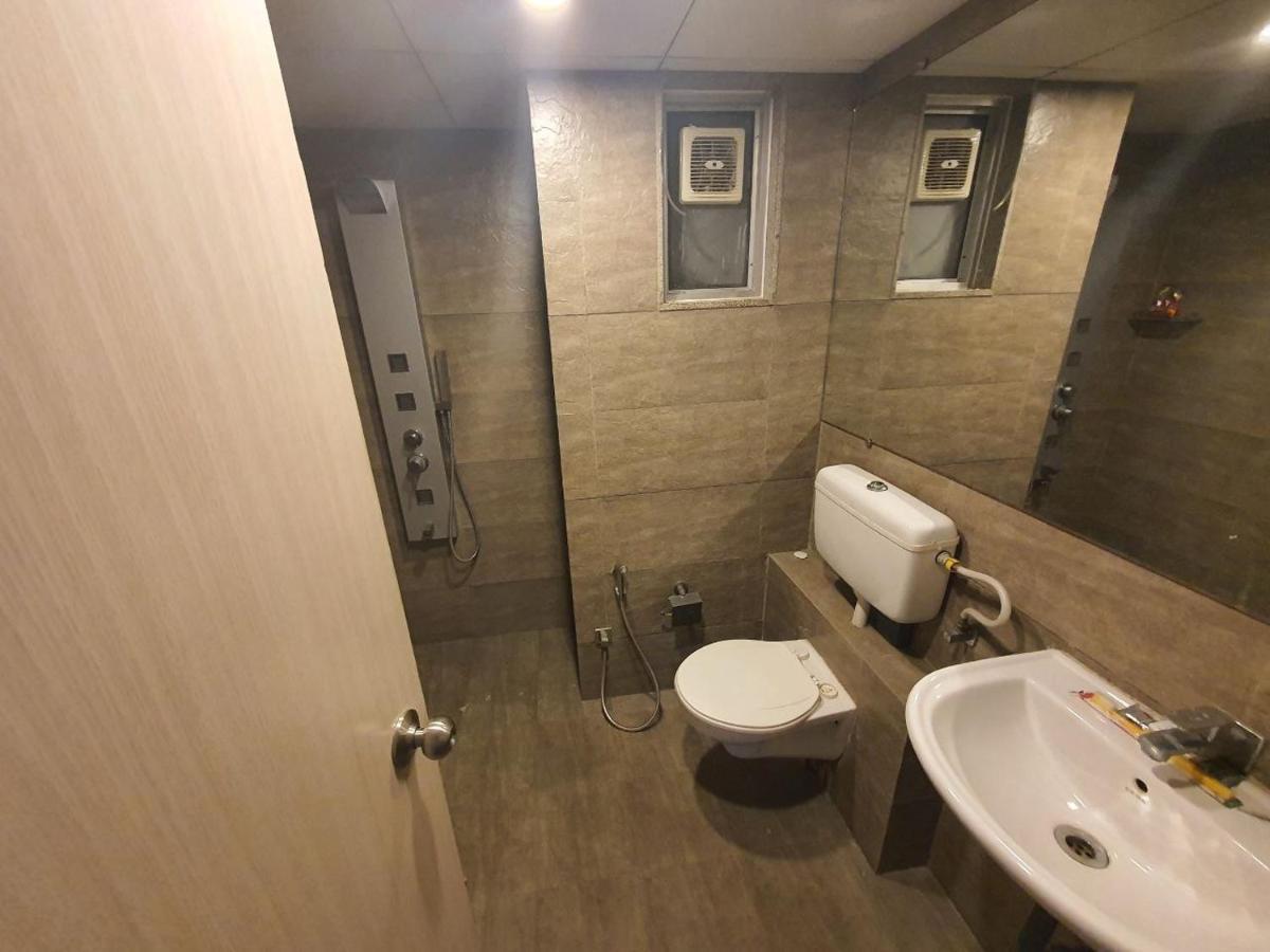 Weekend Address Managed By P.C Homes 苏拉特 外观 照片
